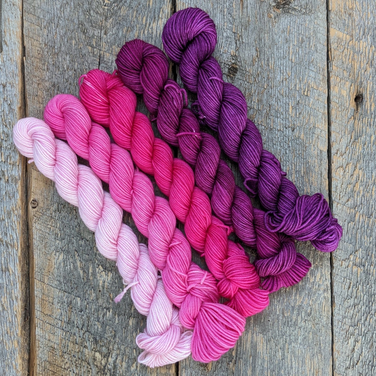 gradient mini set, pink yarn, red violet yarn, purple yarn, mini skeins, twisted mini skeins, sock yarn, fingering yarn