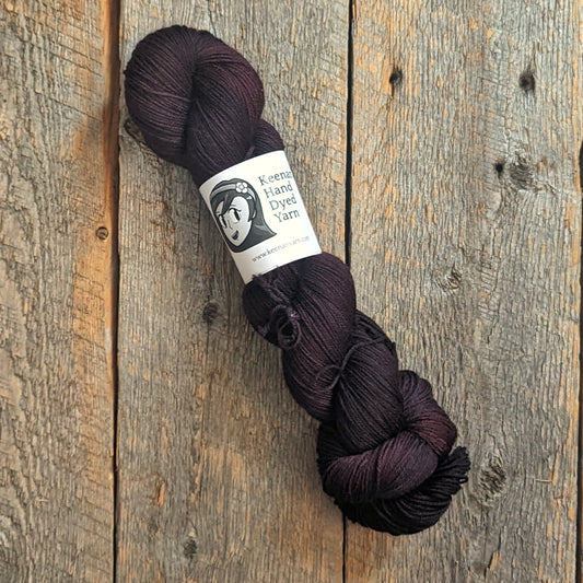black-red yarn, twisted skein, merino yarn, sock yarn